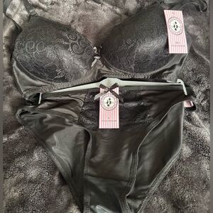 Elegant Black Lace Bra Set